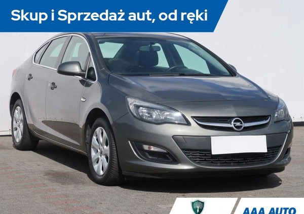 Opel Astra cena 40000 przebieg: 181340, rok produkcji 2016 z Nowe Miasto Lubawskie małe 106